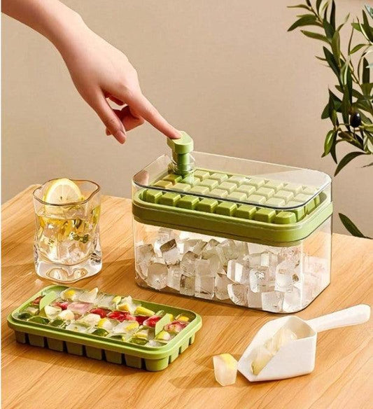 Forma de Gelo Dupla Camada Com Tampa 64 Cubos